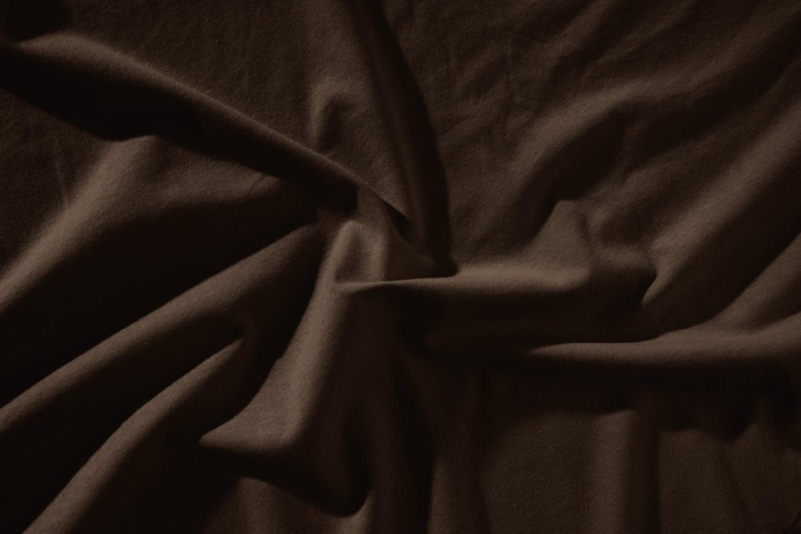 Prześcieradła Klinmam Jersey są wykonane z cienkich przędz najwyższej klasy. Wykorzystanie długowłóknistej 100% czesanej MAKO bawełny sprawia, że pościel jest idealnie miękka i bardzo przyjemna w dotyku.