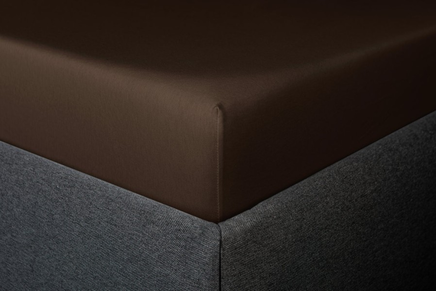 Prześcieradła Klinmam Jersey są wykonane z cienkich przędz najwyższej klasy. Wykorzystanie długowłóknistej 100% czesanej MAKO bawełny sprawia, że pościel jest idealnie miękka i bardzo przyjemna w dotyku.