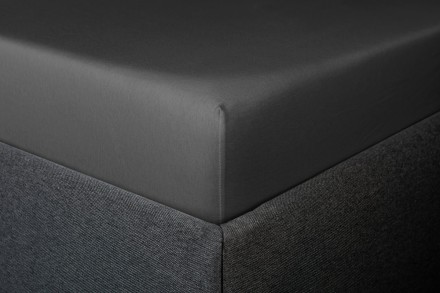 Prześcieradła Klinmam Jersey są wykonane z cienkich przędz najwyższej klasy. Wykorzystanie długowłóknistej 100% czesanej MAKO bawełny sprawia, że pościel jest idealnie miękka i bardzo przyjemna w dotyku.