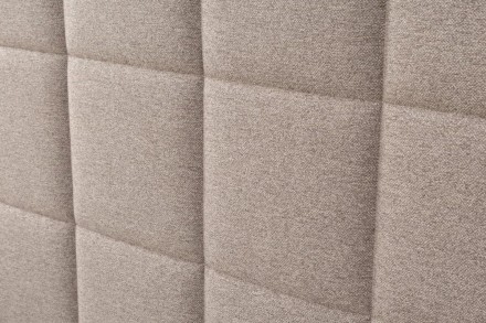 Klinmam Comfort Borneo to nowoczesne tapicerowane łóżko, które łączy prosty, ale wyrazisty design z praktycznymi funkcjami, które sprawdzą się w codziennym użytkowaniu.