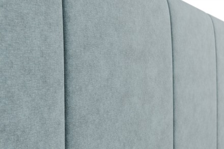 Nasze tapicerowane wezgłowie Ibiza to nie tylko wyraz elegancji i komfortu, ale także symbol luksusu połączonego z praktycznym designem.