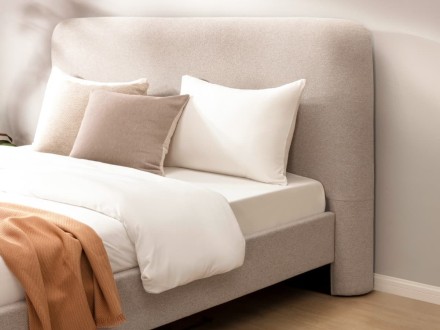 Klinmam Comfort Laguna to eleganckie i ponadczasowe łóżko z tapicerowanym wezgłowiem, które wprowadza prostotę i czystość designu.