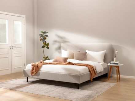 Klinmam Comfort Laguna to eleganckie i ponadczasowe łóżko z tapicerowanym wezgłowiem, które wprowadza prostotę i czystość designu.