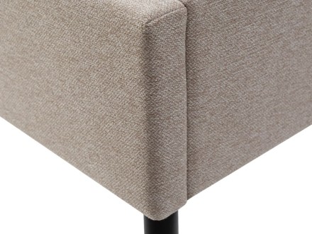 Klinmam Comfort Laguna to eleganckie i ponadczasowe łóżko z tapicerowanym wezgłowiem, które wprowadza prostotę i czystość designu.