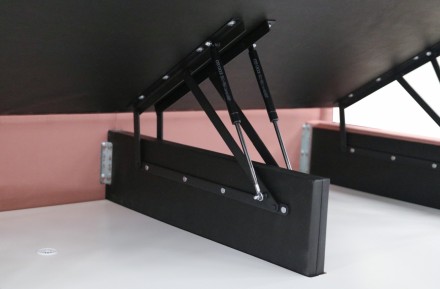 Eleganckie łóżko Luxury Estate pasuje do każdej sypialni.