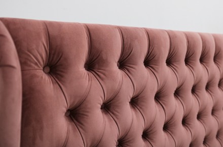 Eleganckie łóżko Luxury Estate pasuje do każdej sypialni.