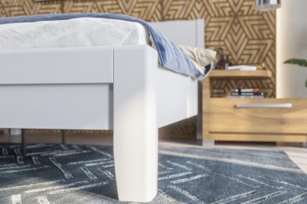 Solidne wykonane masywne łóżko Sion K1 stanie się godną ozdobą Twojej sypialni, wprowadzając do niej przytulność i komfort.