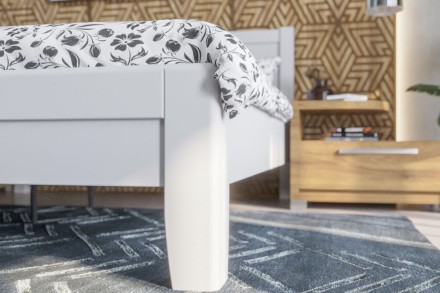 Solidne wykonane masywne łóżko Sion K3 stanie się godną ozdobą Twojej sypialni, wprowadzając do niej przytulność i komfort.