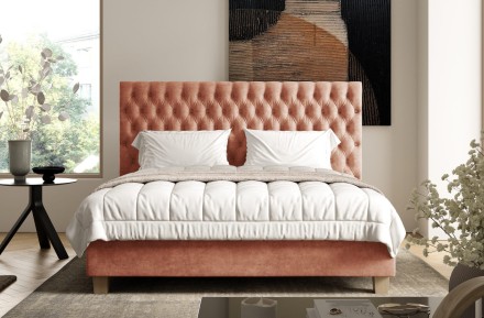 Eleganckie, tapicerowane łóżko boxspring Grand zapewni Ci naprawdę luksusowy odpoczynek. Podstawa łóżka została skonstruowana w systemie boxspring, a w przeciwieństwie do standardowych modeli wzbogacono ją o solidne bukowe lamele pełniące rolę stelaża pod materac. Możesz wybierać spośród kilku tkanin i rozmiarów, dzięki czemu dobierzesz wariant idealnie odpowiadający Twoim potrzebom.