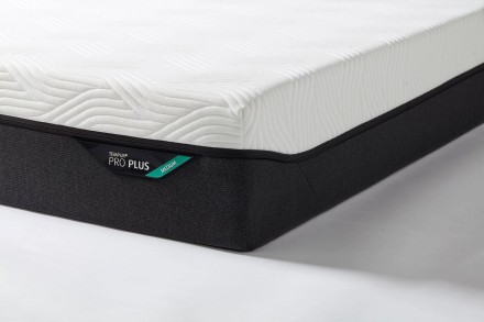 Kolekcja materacy TEMPUR® Medium sprawia wrażenie średnio twardego materaca, co zapewnia idealną równowagę między komfortem a  podparciem.