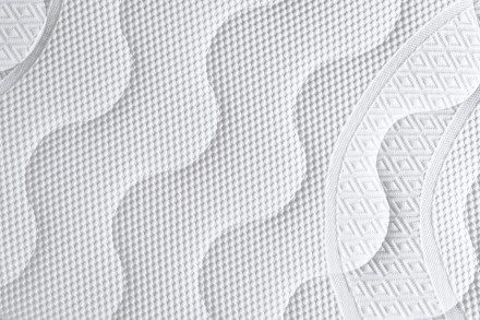 Anatomicznie dopasowujący się pianowy materac Mlily Magnolia dla optymalnego komfortu.