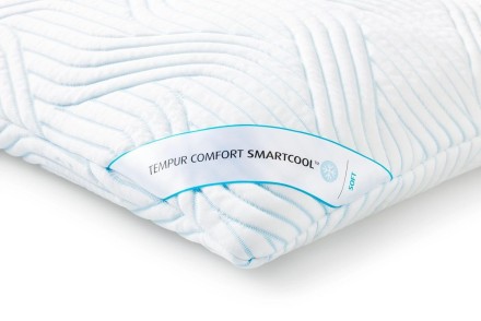 Poduszka TEMPUR® Comfort Soft SmartCool 2.0 została wykonana z zupełnie nowych materiałów TEMPUR®, które zapewniają o 20% większą redukcję nacisku niż kiedykolwiek wcześniej. W przypadku tej poduszki materiał został opracowany tak, aby połączyć niesamowitą miękkość i wygodę z niezbędnym i doskonałym podparciem kręgosłupa podczas snu.