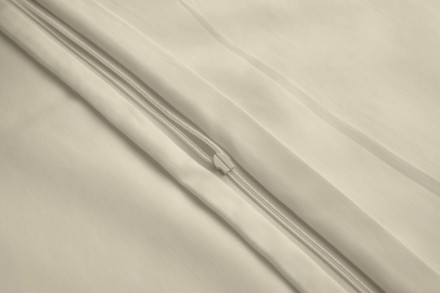 Jednokolorowa pościel premium marki Klinmam wykonana z najdelikatniejszej egipskiej czesanej bawełny o długich włóknach.