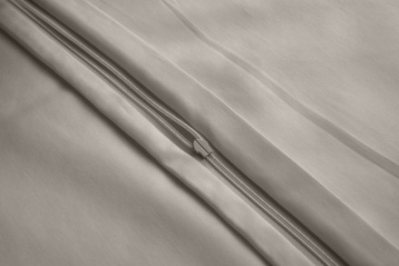 Jednokolorowa pościel premium marki Klinmam wykonana z najdelikatniejszej egipskiej czesanej bawełny o długich włóknach.