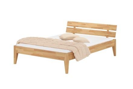 Wspaniałe łóżko z litego drewna, wykonane z olejowanego dębu. W łóżku widocznych jest mnóstwo naturalnych szczelin i ubytków, jakie pojawiają się w drewnie wraz z biegiem lat.