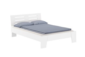 Współczesne łóżko o ujmującym designie. Wysokiej jakości obróbka zapewnia spokojny sen: w nocy nie obudzi Cię żadne skrzypienie.