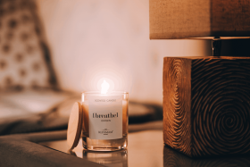 Kolekcja świec Klinmam Home jest uosobieniem zrelaksowanego stylu życia. Ich czysty i prosty design przypomina, jak ważne są chwile relaksu i komfortu. 