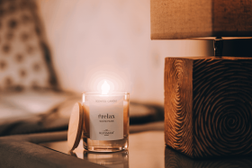 Kolekcja świec Klinmam Home jest uosobieniem zrelaksowanego stylu życia. Ich czysty i prosty design przypomina, jak ważne są chwile relaksu i komfortu.