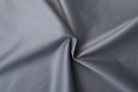 Jednokolorowa pościel premium marki Klinmam wykonana z najdelikatniejszej egipskiej czesanej bawełny o długich włóknach.